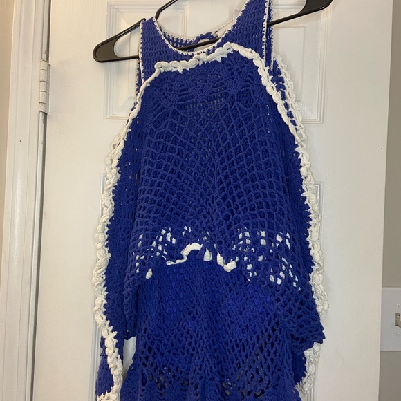 This is vibrant blue bathing suit cover up! Perfect for the beach - Picture 3 of 3